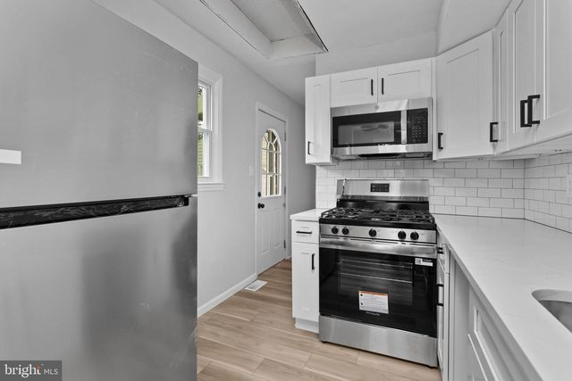 31 FARNSWORTH AVE, Maple Shade, NJ 08052