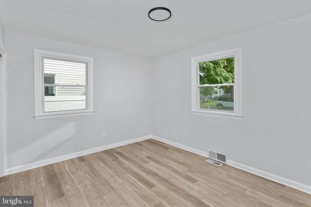 31 FARNSWORTH AVE, Maple Shade, NJ 08052