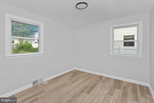 31 FARNSWORTH AVE, Maple Shade, NJ 08052