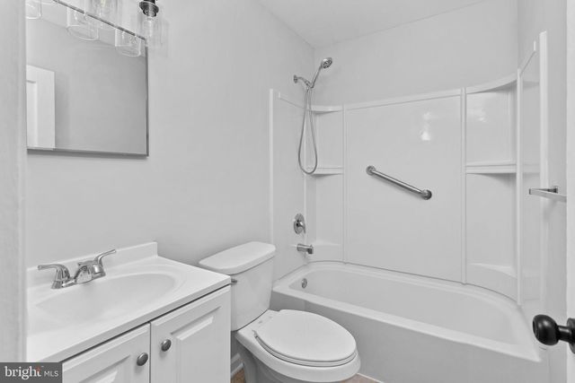 31 FARNSWORTH AVE, Maple Shade, NJ 08052