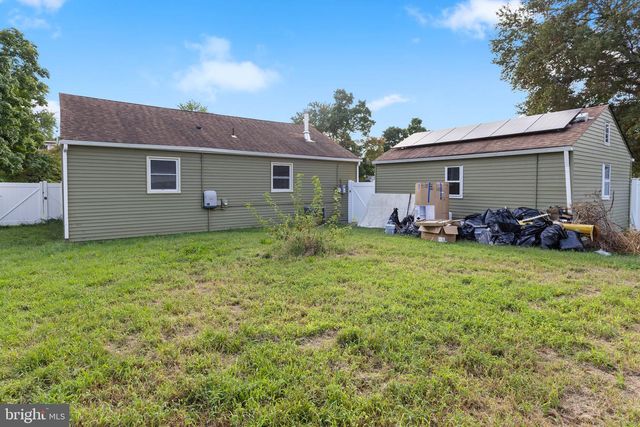31 FARNSWORTH AVE, Maple Shade, NJ 08052