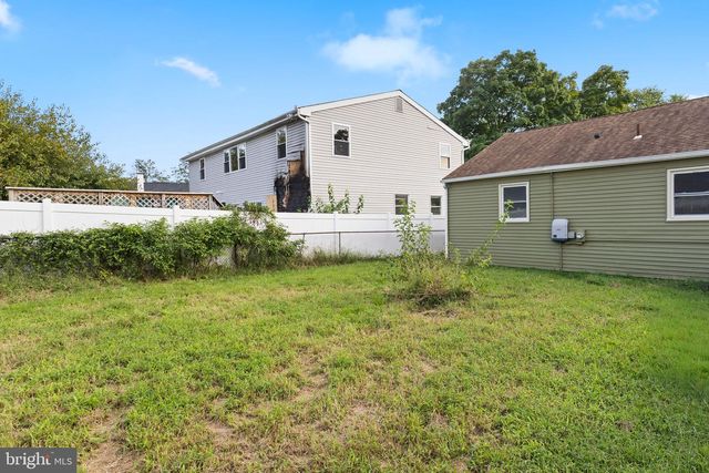 31 FARNSWORTH AVE, Maple Shade, NJ 08052