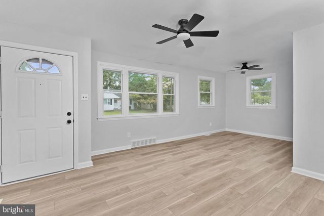 31 FARNSWORTH AVE, Maple Shade, NJ 08052