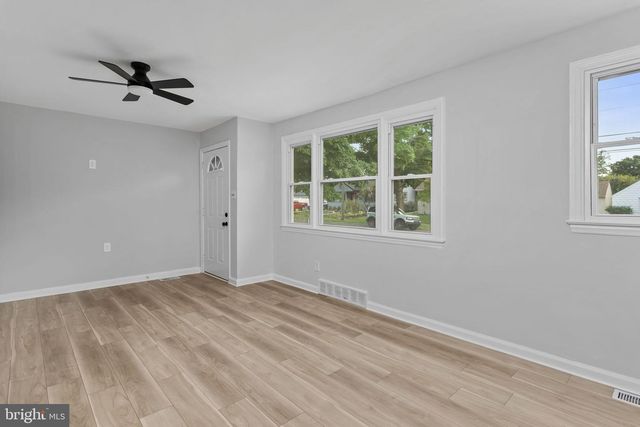 31 FARNSWORTH AVE, Maple Shade, NJ 08052
