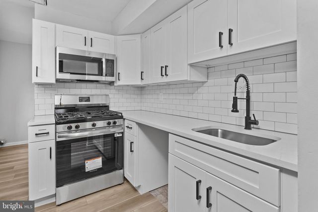 31 FARNSWORTH AVE, Maple Shade, NJ 08052