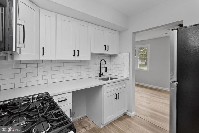 31 FARNSWORTH AVE, Maple Shade, NJ 08052