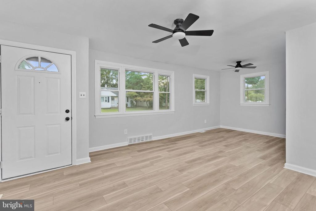 31 FARNSWORTH AVE, MAPLE SHADE, NJ 08052 — photo 5