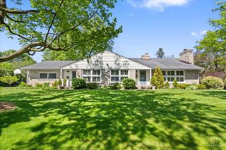 326 Charles Street, Geneva, IL 60134