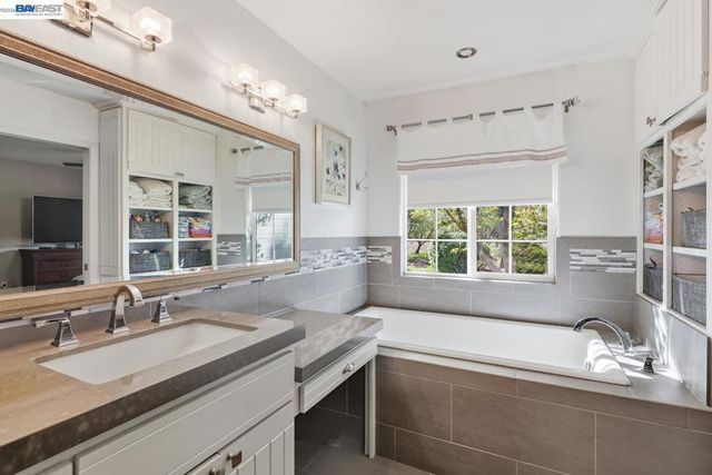 10638 Toews Ave, Le Grand, CA 95333