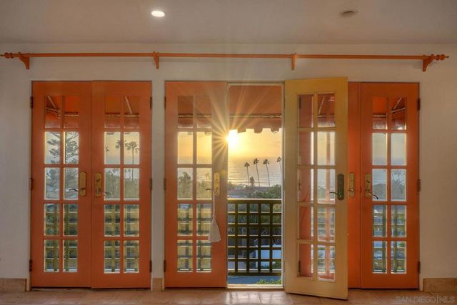 1029 Cornish Dr, San Diego, CA 92107