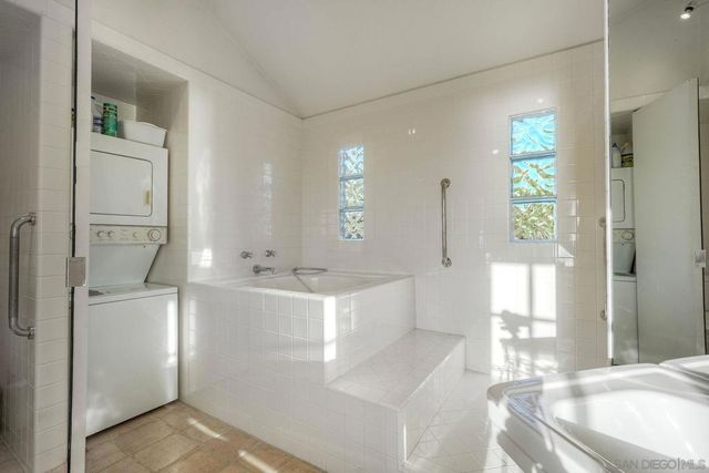 1029 Cornish Dr, San Diego, CA 92107