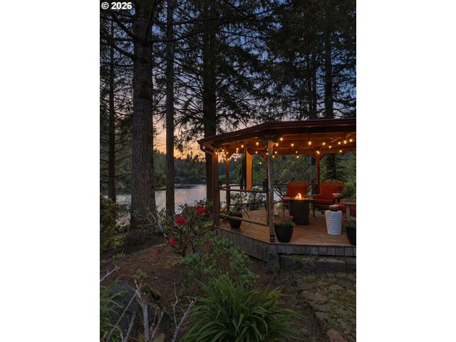 89366 DAHLIN Rd, Florence, OR 97439