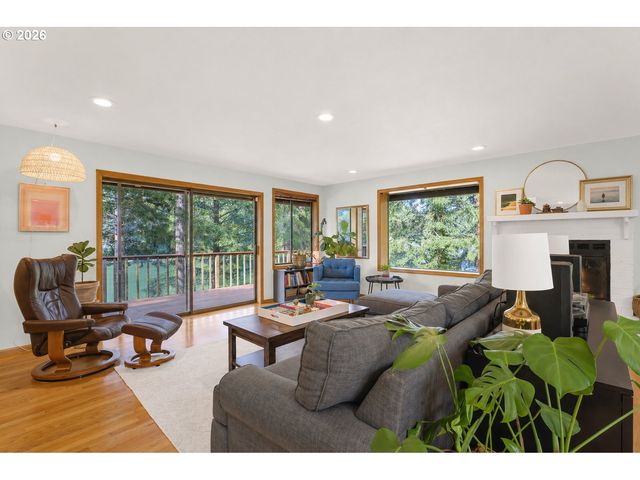 89366 DAHLIN Rd, Florence, OR 97439