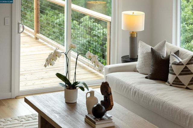 5 Wanda Ln, Orinda, CA 94563