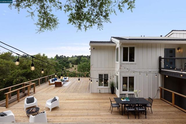 5 Wanda Ln, Orinda, CA 94563