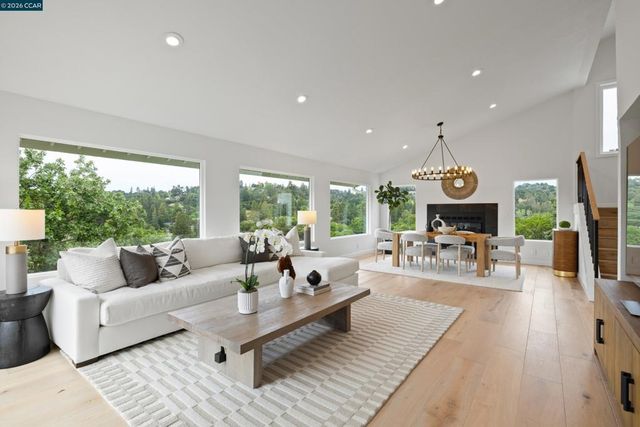 5 Wanda Ln, Orinda, CA 94563