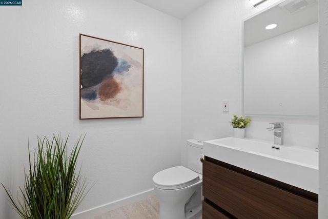 5 Wanda Ln, Orinda, CA 94563