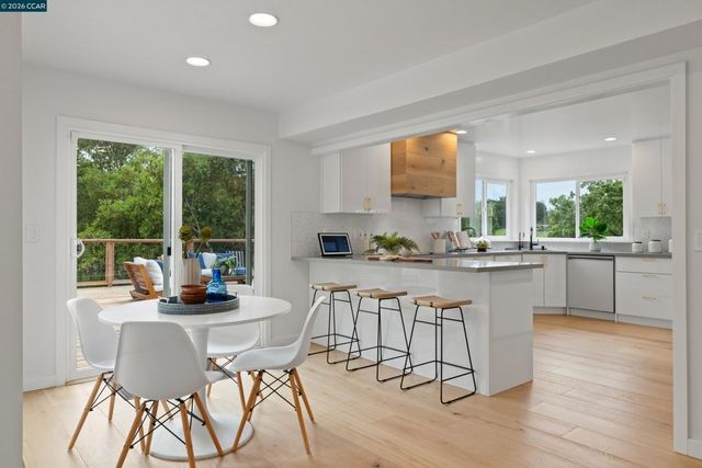 5 Wanda Ln, Orinda, CA 94563