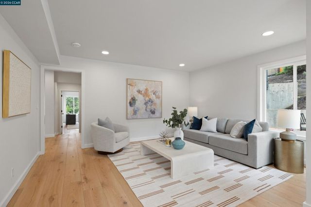 5 Wanda Ln, Orinda, CA 94563