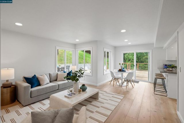 5 Wanda Ln, Orinda, CA 94563