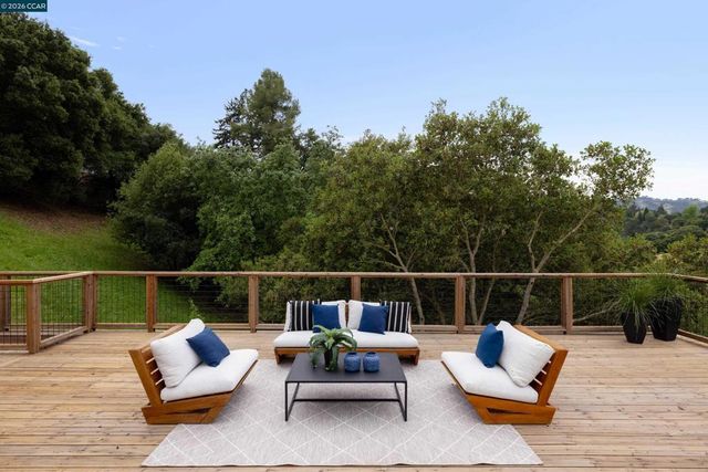 5 Wanda Ln, Orinda, CA 94563