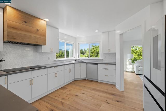 5 Wanda Ln, Orinda, CA 94563