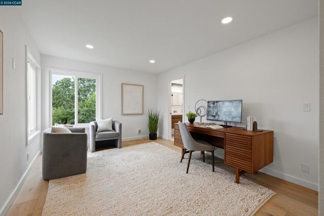 5 Wanda Ln, Orinda, CA 94563