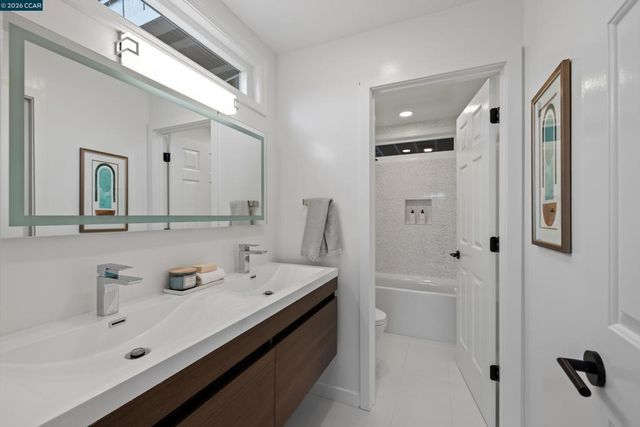 5 Wanda Ln, Orinda, CA 94563