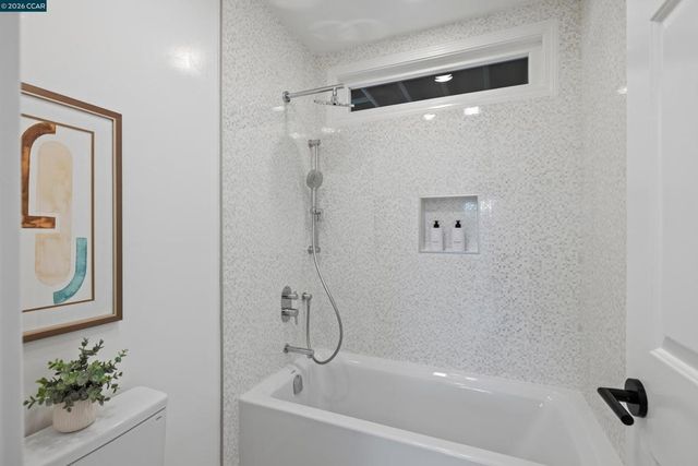 5 Wanda Ln, Orinda, CA 94563