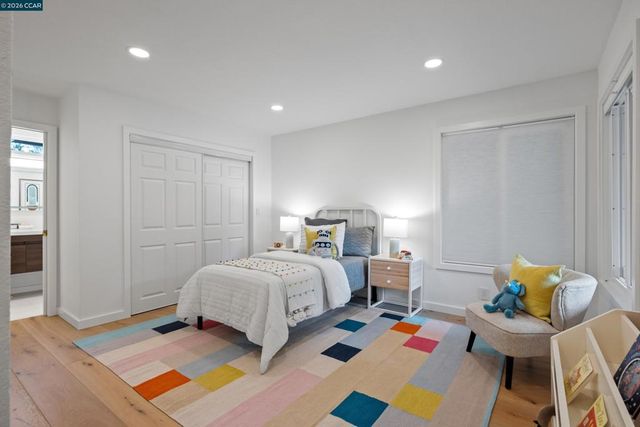 5 Wanda Ln, Orinda, CA 94563