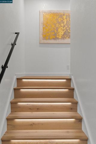 5 Wanda Ln, Orinda, CA 94563