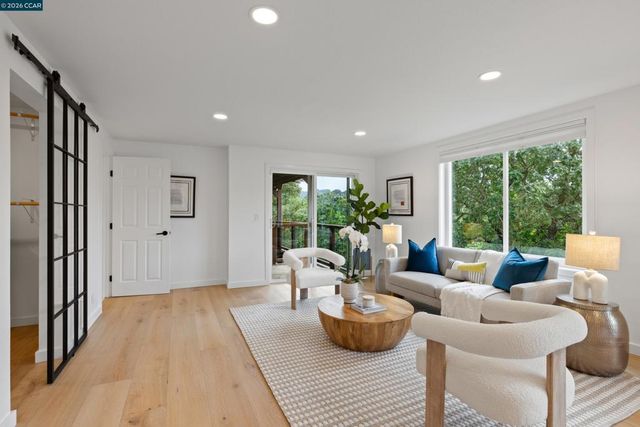 5 Wanda Ln, Orinda, CA 94563