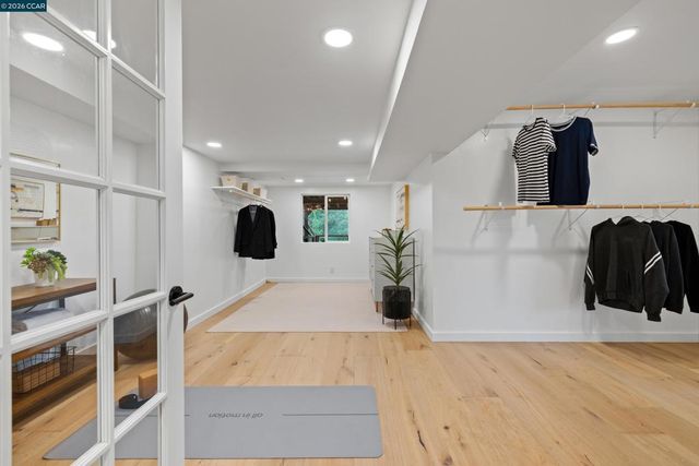 5 Wanda Ln, Orinda, CA 94563