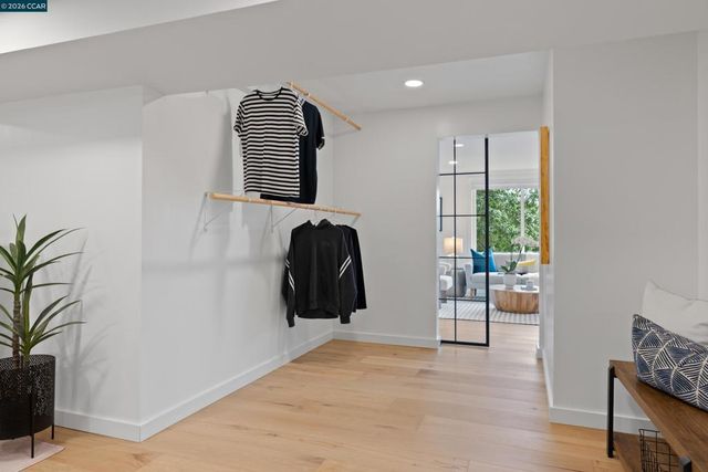 5 Wanda Ln, Orinda, CA 94563