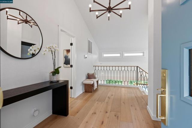 5 Wanda Ln, Orinda, CA 94563