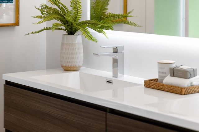 5 Wanda Ln, Orinda, CA 94563