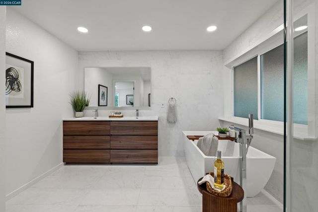 5 Wanda Ln, Orinda, CA 94563