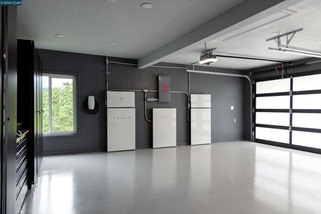 5 Wanda Ln, Orinda, CA 94563