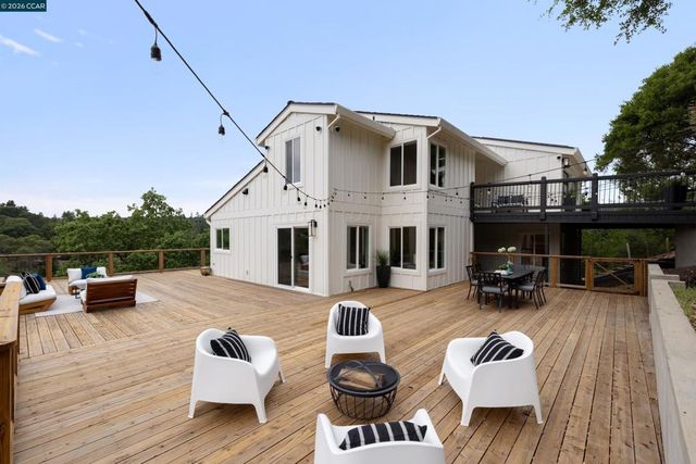 5 Wanda Ln, Orinda, CA 94563