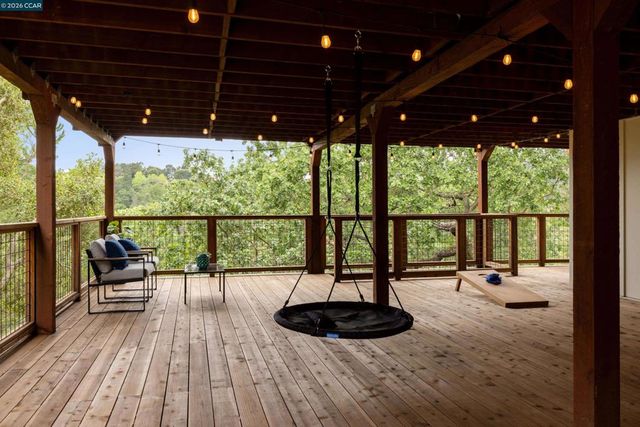 5 Wanda Ln, Orinda, CA 94563