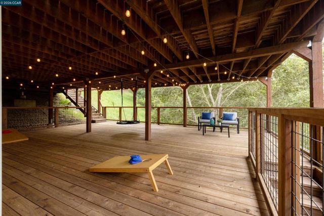 5 Wanda Ln, Orinda, CA 94563