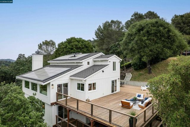 5 Wanda Ln, Orinda, CA 94563