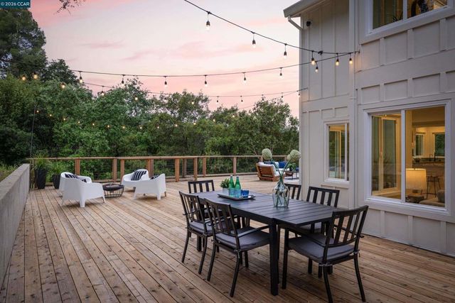 5 Wanda Ln, Orinda, CA 94563