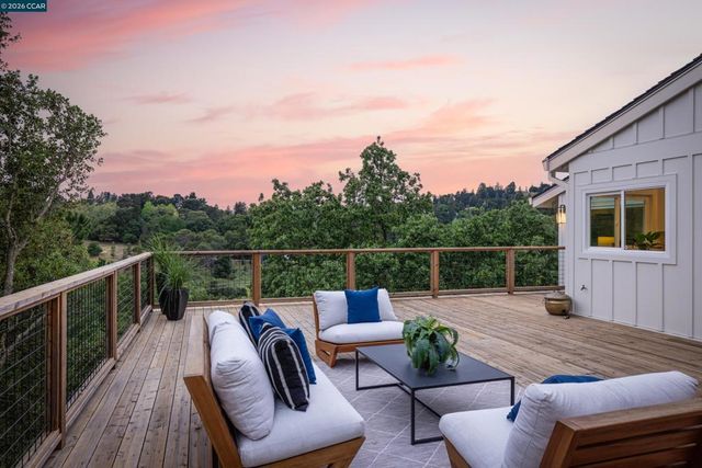 5 Wanda Ln, Orinda, CA 94563