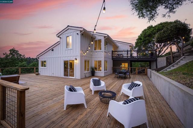 5 Wanda Ln, Orinda, CA 94563