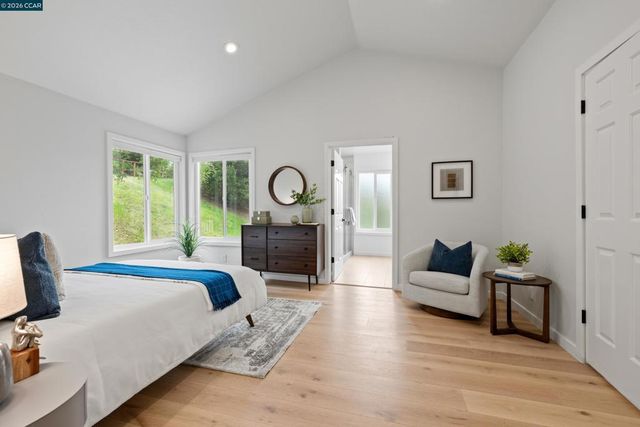 5 Wanda Ln, Orinda, CA 94563