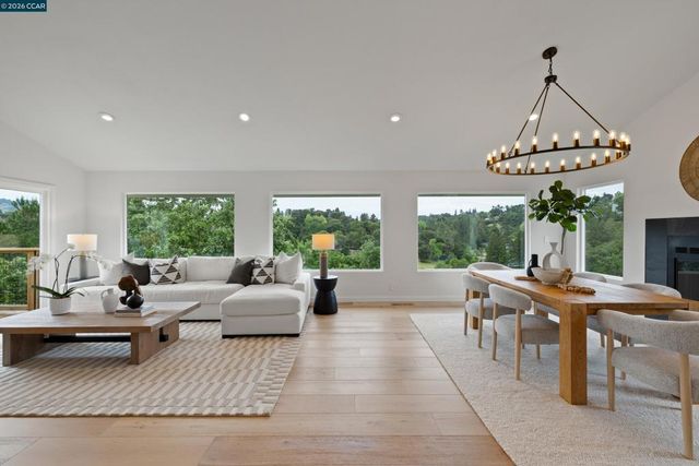 5 Wanda Ln, Orinda, CA 94563