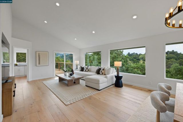 5 Wanda Ln, Orinda, CA 94563