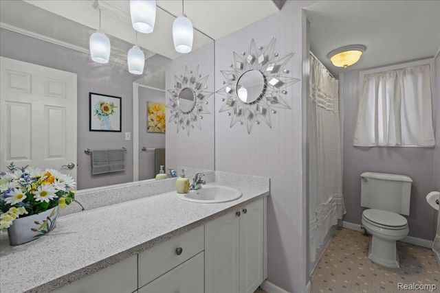 16539 Middlebelt Road 2, Livonia, MI 48154