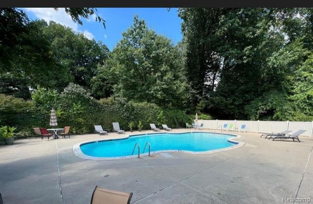 16539 Middlebelt Road 2, Livonia, MI 48154